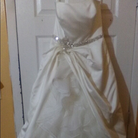 Wedding Dress - Picture 1 of 7